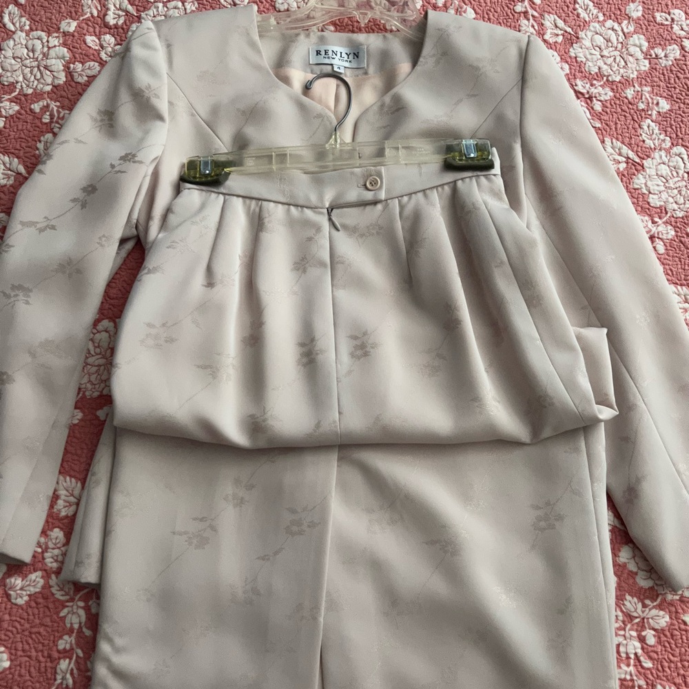 Renlyn New York suit jacket with skirt combo size 4